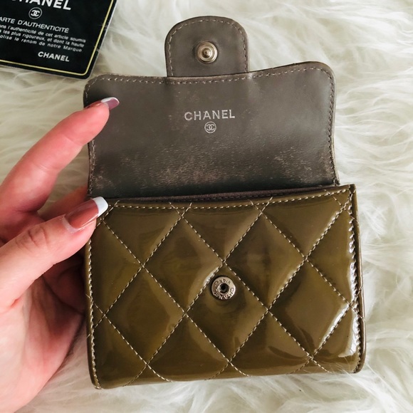 Chanel Brown Patent Leather Compact Cardholder - Picture 2 of 5